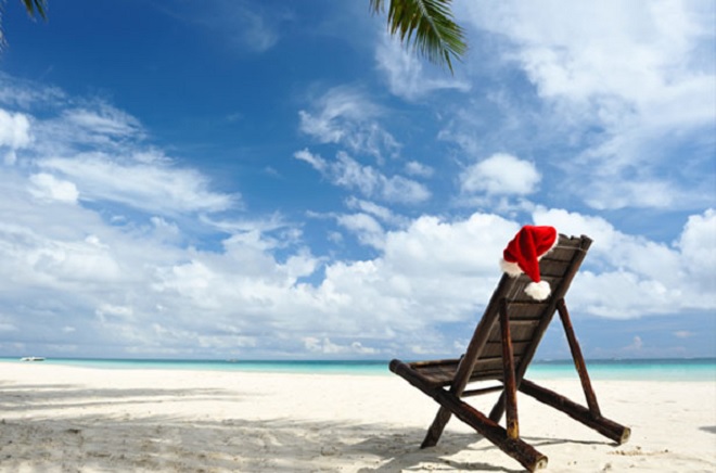grand-velas-beach-chair-santa-hat
